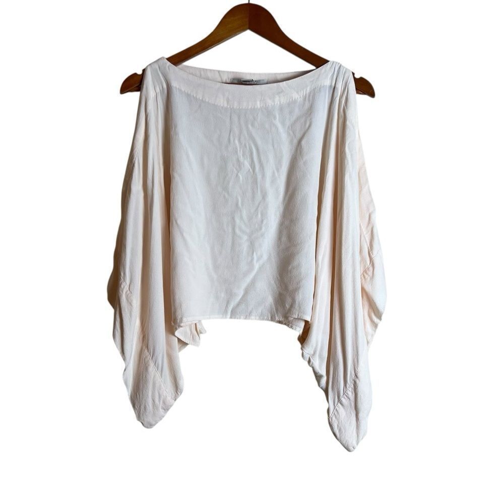 Forever 21 contemporary light pink blouse. Size medium